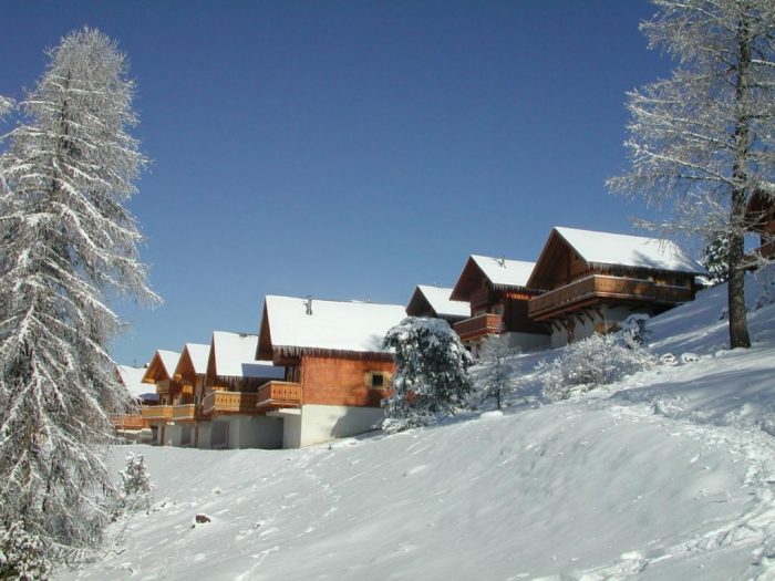 La-joue-du-Loup-Vue-chalets-hiver-Copie-1024x768